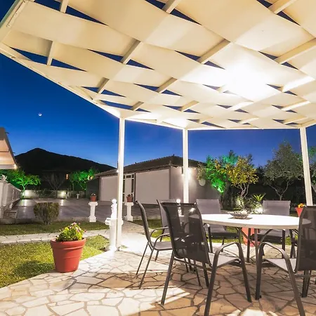 Fontana Villa *